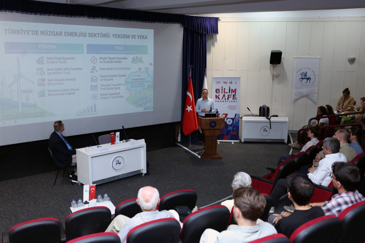 GELECEĞİN MESLEKLERİ DEÜ’DE KONUŞULDU: ALTERNATİF ENERJİDE EĞİTİM VE İSTİHDAM ODAĞI