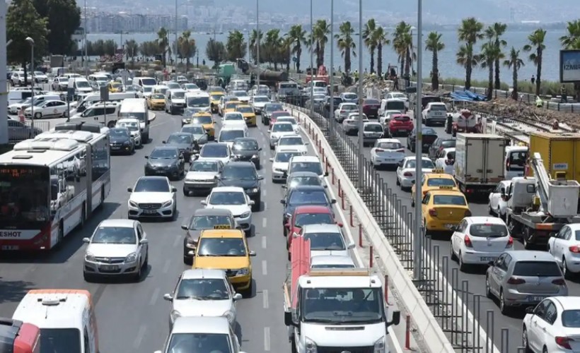 İzmir'de trafiğe kayıtlı araç sayısı Temmuz ayı sonu itibarıyla 2 milyon 167 bin 173 oldu