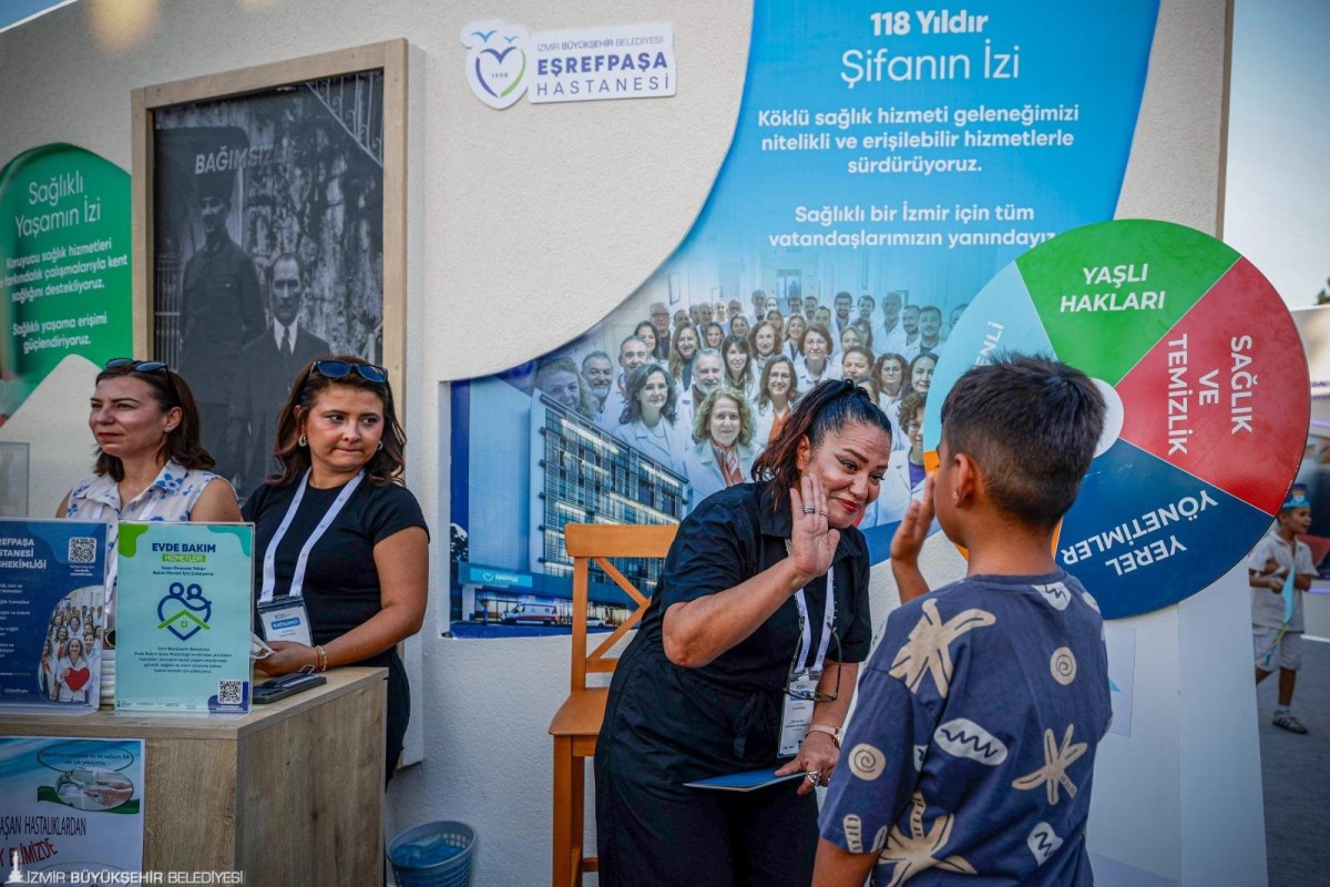 Belediye Sokağı’nın sağlık duraklarına yoğun ilgi