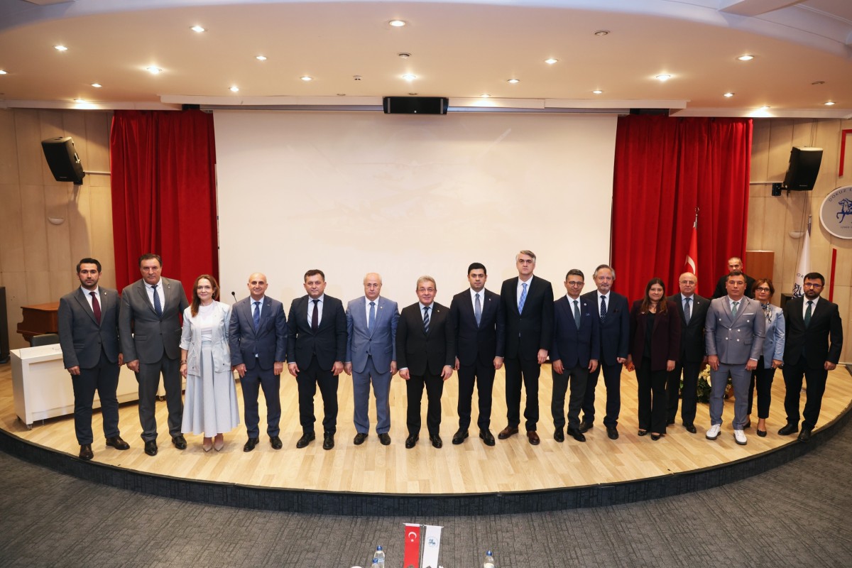 SAVUNMA SANAYİİNİN GELECEĞİ VE ÜNİVERSİTE-SANAYİ İŞ BİRLİKLERİ DEÜ’DE ELE ALINDI